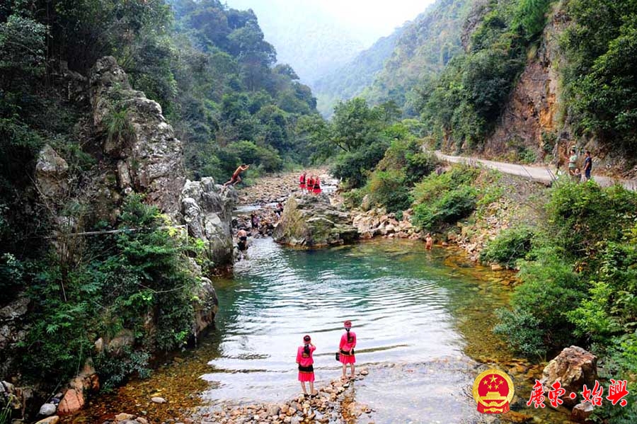 謝義雄《原生態(tài)泳池》