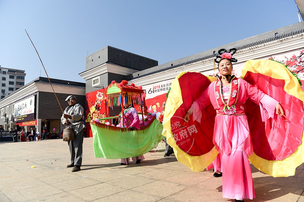 頓崗鎮(zhèn)帶來的龜蚌舞，是人們運(yùn)用擬人化的手法，把龜和蚌視為吉祥的化身，寄托人們對未來生活的美好憧憬，體現(xiàn)了人們對來年五谷豐登、六畜興旺的美好愿望。