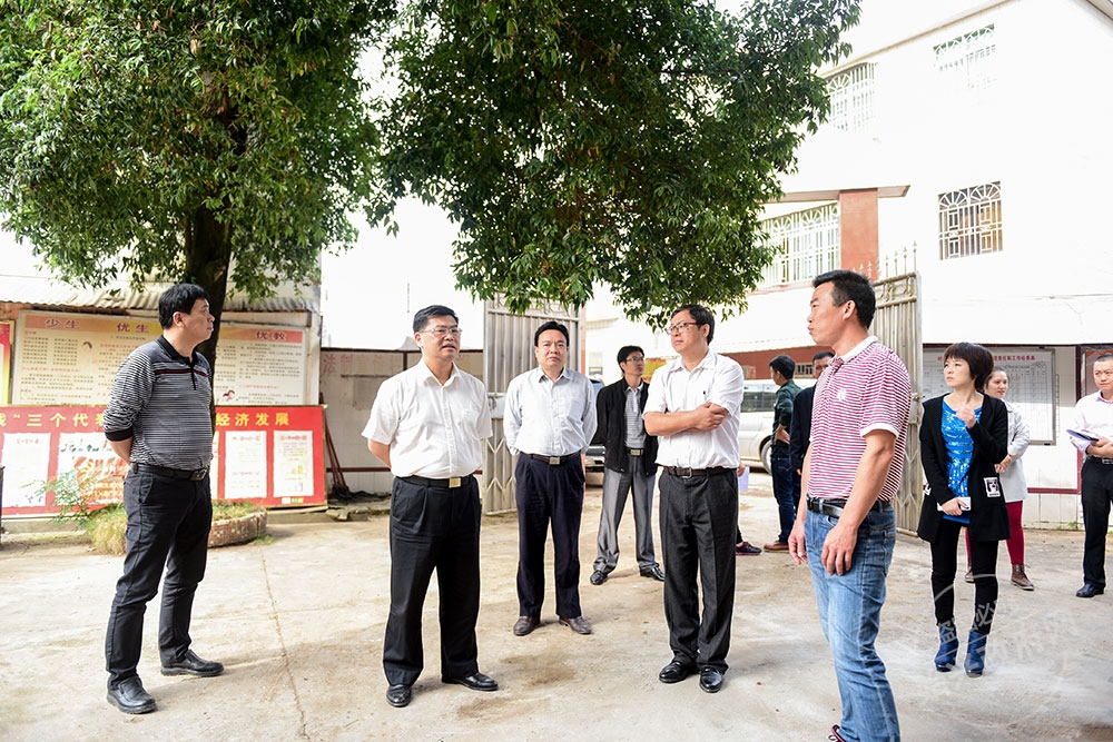 黃令遙到太平馬市調(diào)研基層黨建和精準(zhǔn)扶貧工作